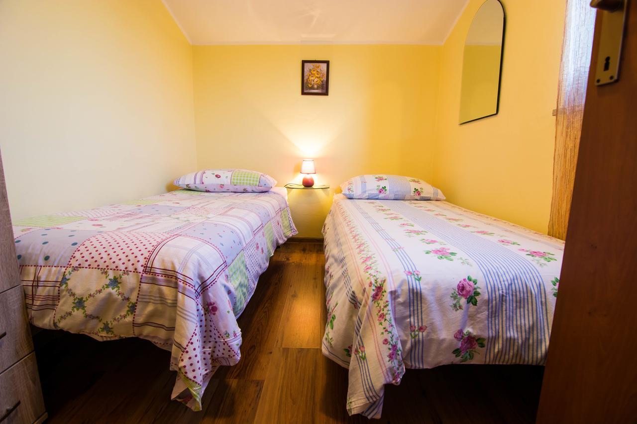 Apartments Angela 1711 Rakalj Kültér fotó